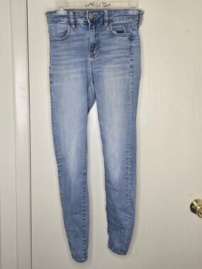 Women's Next Level Stretch American Eagle Size 2 30" inseam Lt Wash